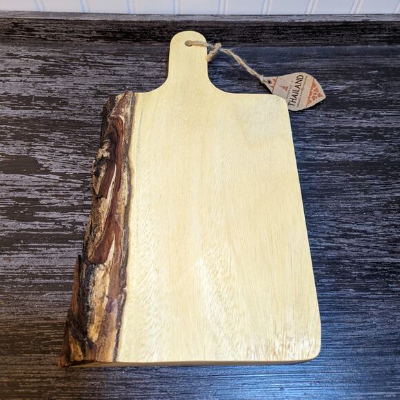 Live Edge Acacia Wood Charcuterie/Cutting/Cheese Board Made in Thailand NWT - Picture 2 of 7